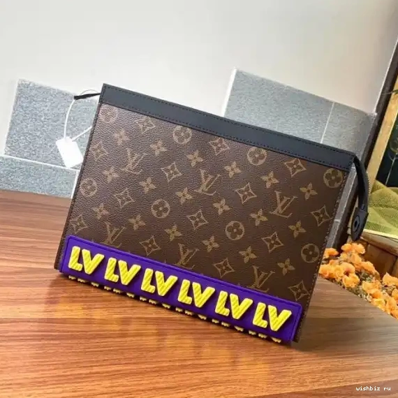 WIS MM LOUIS VUITTON VOYAGE POCHETTE 0623